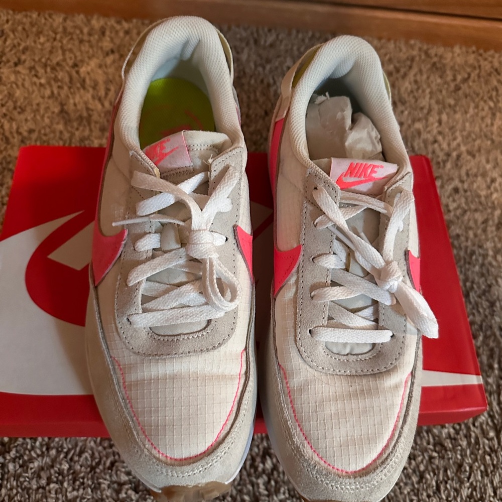 Nike Women's Waffle Debut Athletic Sneakers size 10.5 brand new